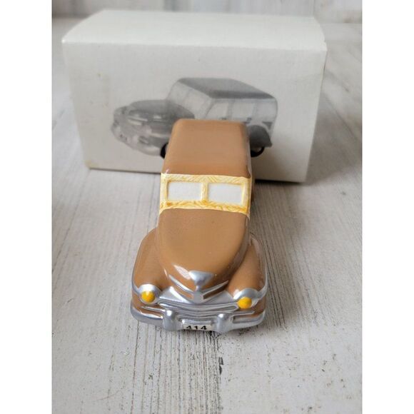 Dept 56 51365 Woody Station Wagon snow village accessory Xmas - Picture 3 of 6